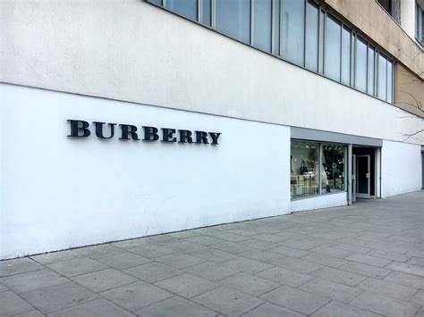 burberry outlet hackney opening hours.